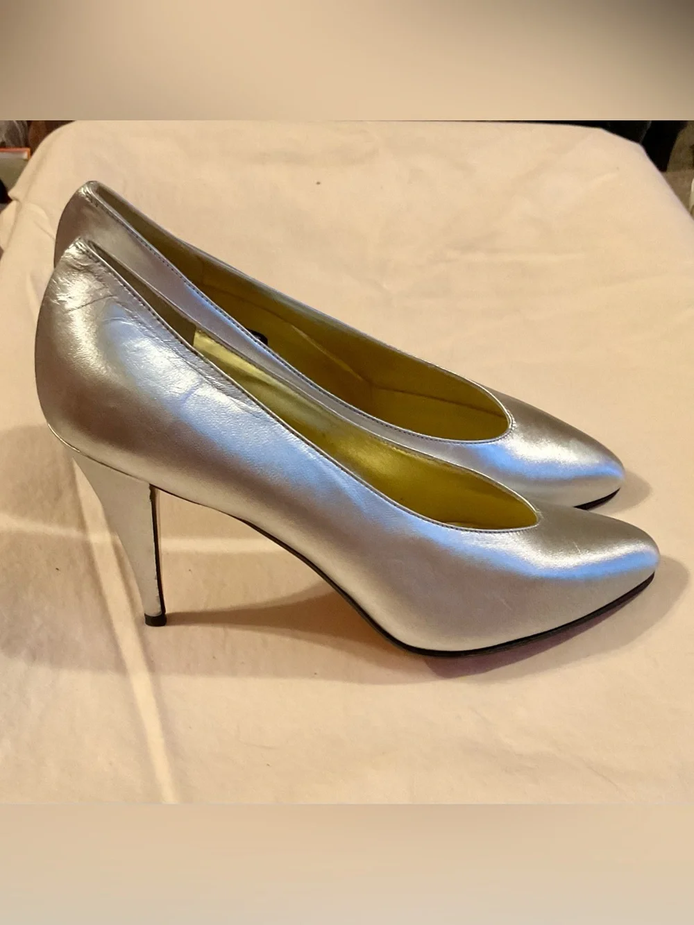 Anne Klein Vintage Metallic Silver Pointed-Toe Pumps